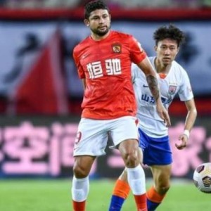 星空体育-【中超】杨立瑜艾克森破门 广州2比1送泰山赛季首败