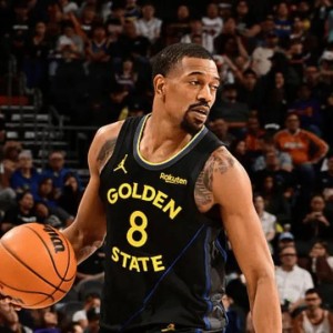 星空体育-勇士最后时刻四个人效果拉满！攻守兼备主导逆转，科尔该重用！