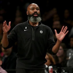 沃恩版篮网16胜7负联盟第2！他在场下也有治军妙招