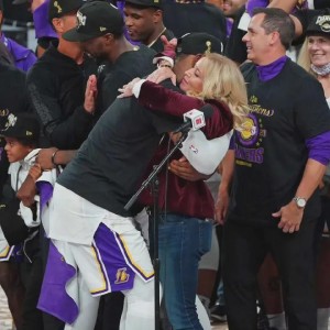 害！巴斯家族内斗，詹姆斯无辜躺枪